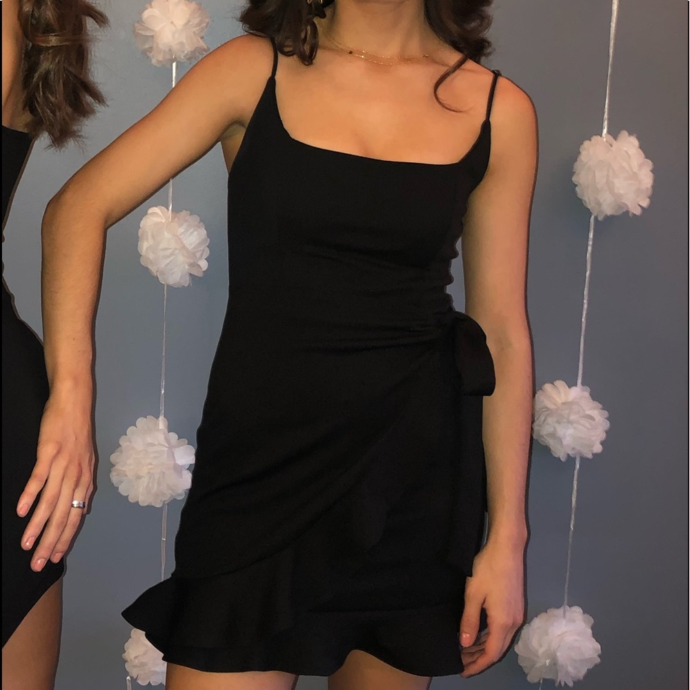 LUCY IN THE SKY Black Little Black Dress